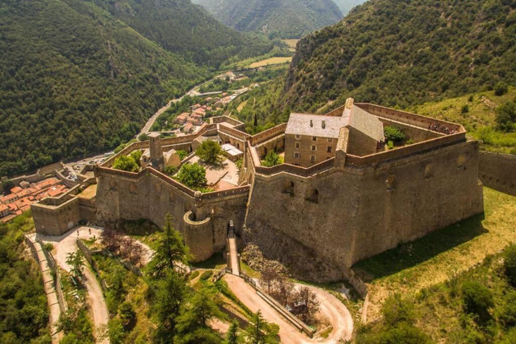 Les Maisons Du Conflent, Maisons Familiales En Pierre Au Coeur Des Remparts Villefranche-de-Conflent Exterior photo