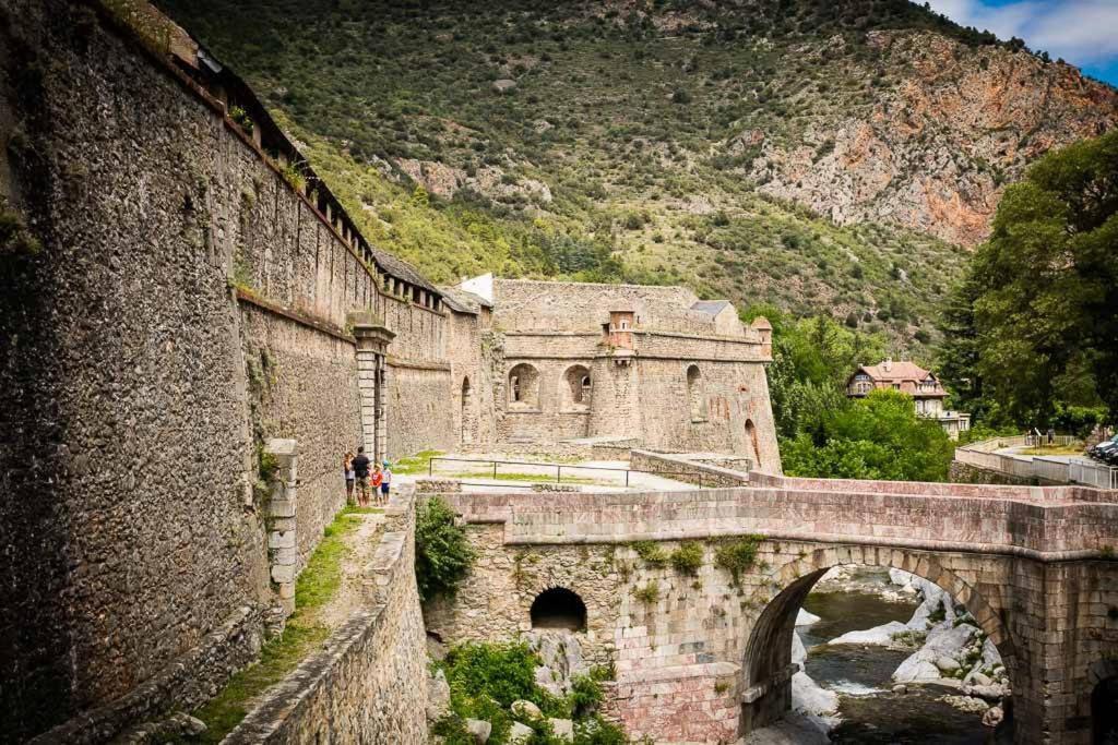 Les Maisons Du Conflent, Maisons Familiales En Pierre Au Coeur Des Remparts Villefranche-de-Conflent Exterior photo